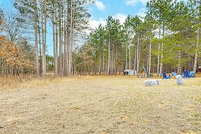 2 Mi to Sand Valley: Family Getaway w/ Deck!