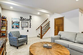2 Mi to Sand Valley: Family Getaway w/ Deck!