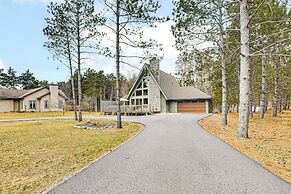 2 Mi to Sand Valley: Family Getaway w/ Deck!