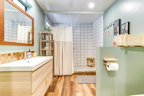 Pool, Deck: Wine Country Hideaway in Middletown!