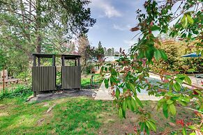 Pool, Deck: Wine Country Hideaway in Middletown!