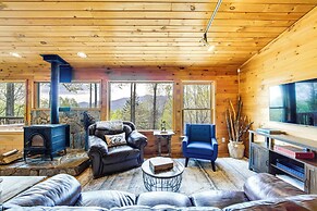 10 Mi to Waynesville: Cabin w/ Hot Tub & Mtn Views