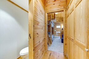 10 Mi to Waynesville: Cabin w/ Hot Tub & Mtn Views