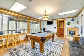 10 Mi to Waynesville: Cabin w/ Hot Tub & Mtn Views