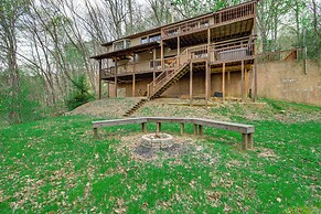 10 Mi to Waynesville: Cabin w/ Hot Tub & Mtn Views