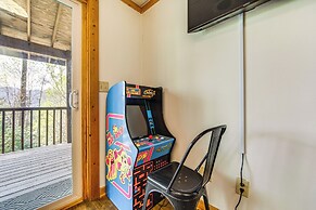 10 Mi to Waynesville: Cabin w/ Hot Tub & Mtn Views