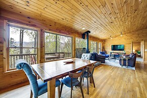 10 Mi to Waynesville: Cabin w/ Hot Tub & Mtn Views