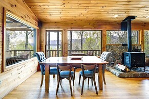 10 Mi to Waynesville: Cabin w/ Hot Tub & Mtn Views