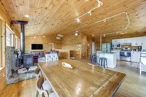 10 Mi to Waynesville: Cabin w/ Hot Tub & Mtn Views