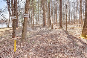 Walk to Private Beach & Boat Launch: Mayfield Home