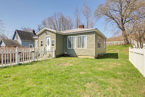 Walk to Private Beach & Boat Launch: Mayfield Home