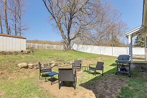 Walk to Private Beach & Boat Launch: Mayfield Home