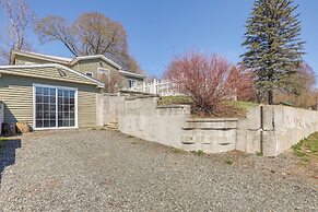 Walk to Private Beach & Boat Launch: Mayfield Home