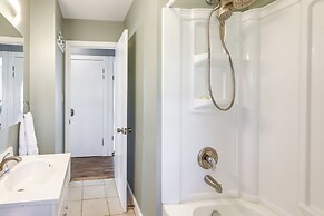 Walk to Private Beach & Boat Launch: Mayfield Home