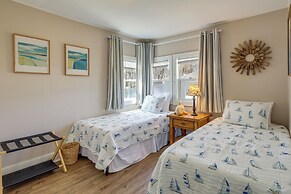 Walk to Private Beach & Boat Launch: Mayfield Home