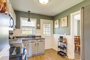 Walk to Private Beach & Boat Launch: Mayfield Home