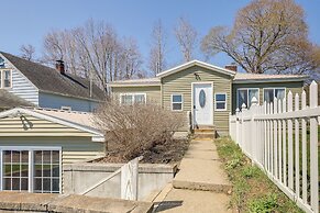 Walk to Private Beach & Boat Launch: Mayfield Home