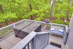 Cozy Couple's Retreat w/ Hot Tub in Smithville!