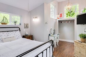 Cozy Couple's Retreat w/ Hot Tub in Smithville!