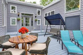 Cozy Couple's Retreat w/ Hot Tub in Smithville!