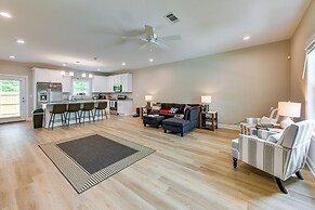 4 Mi to Auburn University: Townhome w/ Fenced Yard