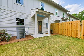 4 Mi to Auburn University: Townhome w/ Fenced Yard