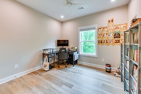 4 Mi to Auburn University: Townhome w/ Fenced Yard