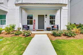 4 Mi to Auburn University: Townhome w/ Fenced Yard
