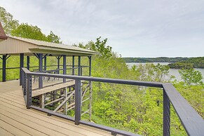 Walk to Marina: Water-view Dale Hollow Lake Escape