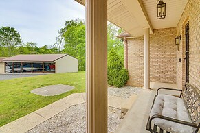 Walk to Marina: Water-view Dale Hollow Lake Escape