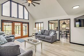 Walk to Marina: Water-view Dale Hollow Lake Escape