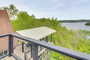 Walk to Marina: Water-view Dale Hollow Lake Escape