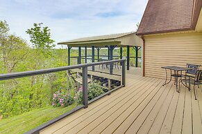 Walk to Marina: Water-view Dale Hollow Lake Escape