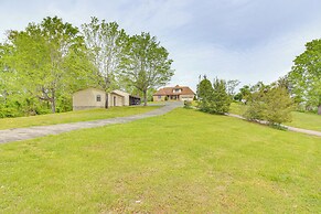 Walk to Marina: Water-view Dale Hollow Lake Escape