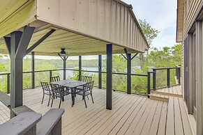 Walk to Marina: Water-view Dale Hollow Lake Escape