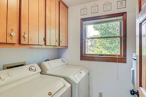 Walk to Marina: Water-view Dale Hollow Lake Escape