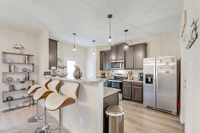 Pet-friendly Home w/ Fenced Yard in Manor