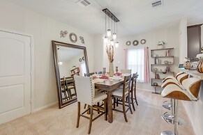 Pet-friendly Home w/ Fenced Yard in Manor