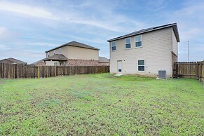 Pet-friendly Home w/ Fenced Yard in Manor