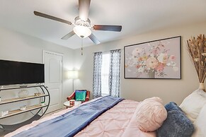 Pet-friendly Home w/ Fenced Yard in Manor