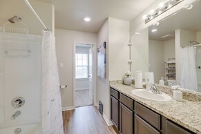 Pet-friendly Home w/ Fenced Yard in Manor