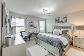 Pet-friendly Home w/ Fenced Yard in Manor