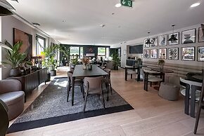 Dakota Apartment Private Terrace
