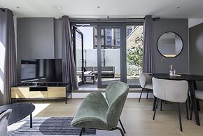 Dakota Apartment Private Terrace