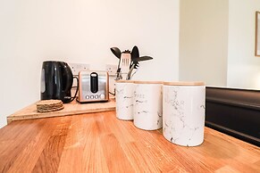 Right by Oval Station - 2 bed Flat Free Wifi