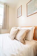 Right by Oval Station - 2 bed Flat Free Wifi