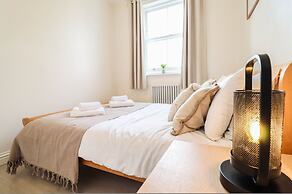 Right by Oval Station - 2 bed Flat Free Wifi