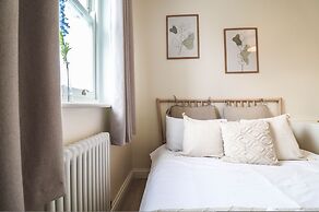 Right by Oval Station - 2 bed Flat Free Wifi
