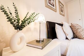 2 Bed Apartment in Russell Square