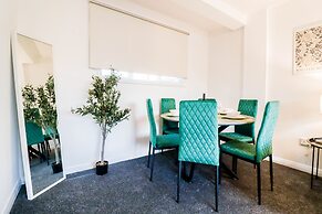 Lovely 3 Bedroom Maisonette